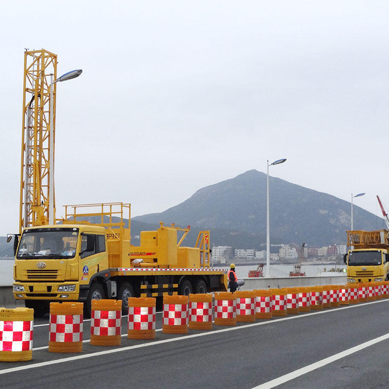 18米橋梁檢測車施工現場